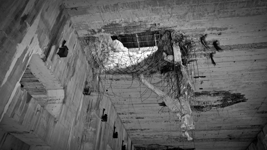 Zerstörte Betondecke (Symbolbild)